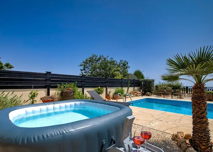 Hytte Seaview In Peyia | Private Pool & Jacuzzi By Vichy Holidays Paphos